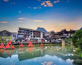 Yangshuo Yitian West Street Hotel - Guilin - Building