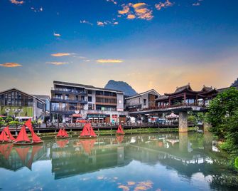 Yangshuo Yitian West Street Hotel - גילין - בניין