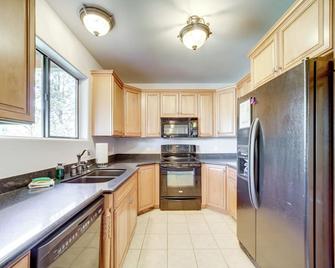 Sauna, Deck and Fire Pit Rocking Horse Ranch - Payson - Kitchen