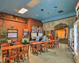 9 Mi to Disney Sunny Resort Townhome with Patio! - Davenport - Restaurant