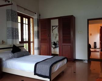 Haven-Galle, the ultimate tropical getaway! - Galle - Bedroom