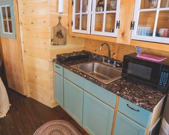 Cozy cabin in charming Londonderry - Londonderry - Kitchen