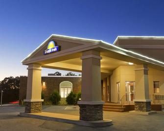 Days Inn by Wyndham Bridgewater Conference Center - Bridgewater - Gebäude