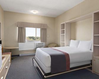 Days Inn by Wyndham Bridgewater Conference Center - Bridgewater - Bedroom