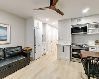 Corpus Christi 'surfside Suite' w/ Beach Access! - Corpus Christi - Kitchen