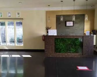Homestay Tirta Asri 2 - Batu Licin - Front desk