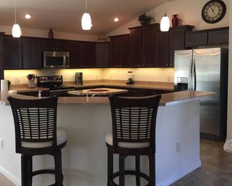 2 Bed/2bath Plus Den Courtyard Villa - The Villages - Kitchen