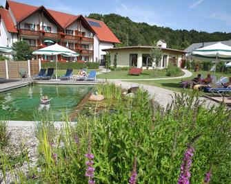Hotel & Gasthof Zur Linde - Kipfenberg - Pool