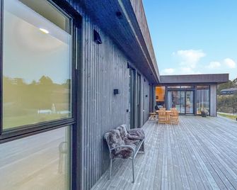 3 Bedroom Lovely Home In Lindesnes - Spangereid