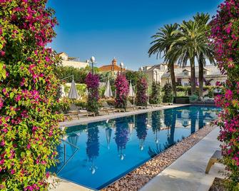 Hotel Lemongarden - Adults Only - סוטיבאן - בריכה