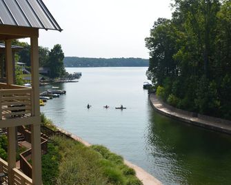 Bolton Cove: 12 Cricket Ln. Pool, Beach, Playground, Boat Rental - 4 Homes Avail - Alexander City - Strand