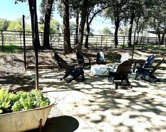 Mcnair Fairgrounds Cowboy Lodge - Duncan - Innenhof