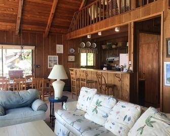 Lake Michigan Lake Front with Private Beach - Pentwater - Living room