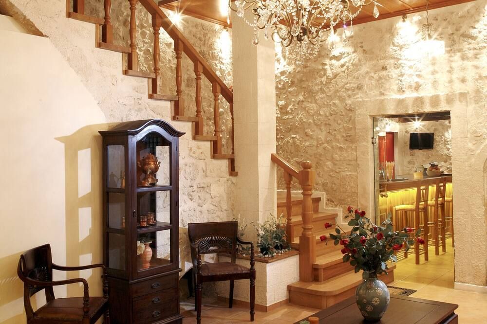 Leo Hotel - ריתימנו - מדרגות