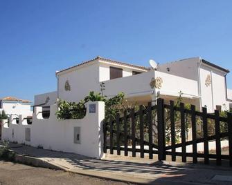 Charming House In Calasetta With Terrace - Calasetta - Building
