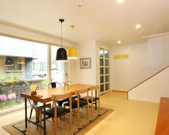 Pandago Guesthouse - Female Only - Seoul - Dining room