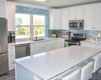 Lillian's Bungalows - Ground Floor Retreat - Green Turtle Cay - Küche