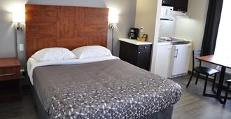 Moonlight Inn and Suites - Sudbury - Bedroom