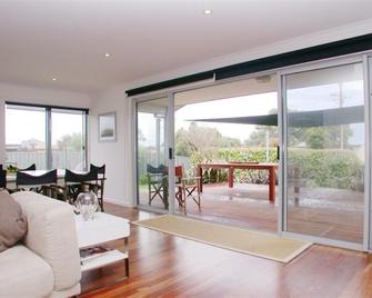 Do Drop Inn - Port Willunga - C21 Southcoast Holidays - Aldinga - Вітальня