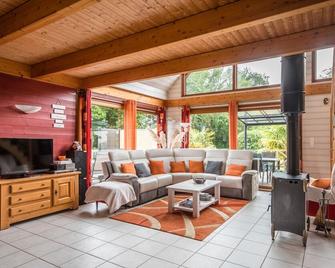 L'Ecrin de Bois et son spa - Mur-de-Bretagne - Sala de estar