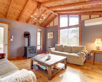 Weston Vacation Rental - Close to Ski Resorts! - Weston - Living room