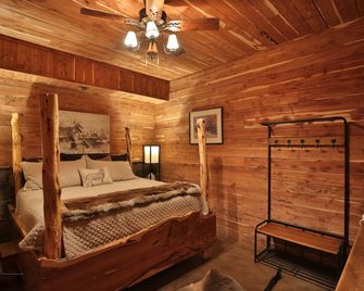 The stunning Ranch house is our ManCave - Abilene - Bedroom