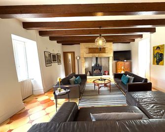 NEW magnificent stone property with private pool & mature garden - Le Bugue - Wohnzimmer