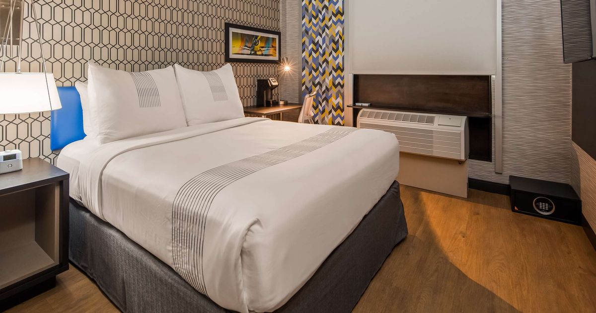 GLō Best Western Brooklyn NYC from $405. Brooklyn Hotel Deals & Reviews