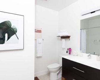 Modern Luxury 1BR Apt with Rooftop, Gym, and Parking - ミルウォーキー