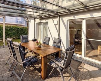 Seeurlaub Müritz - Haus Müritzstar mit Sauna, nur 300m zur Müritz - Gotthun - Innenhof