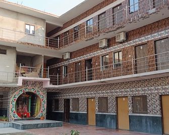 Shri Krishna Shryaashrya Aashram - Vrindavan - Будівля