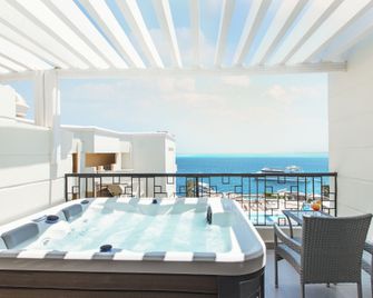 Sunrise Holidays Resort -Adults Only - הורגדה - מרפסת