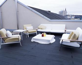 Fourty Three Luxury Serviced Apartments - Düsseldorf - Balcon