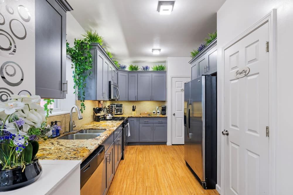 Central 5bd Getaway - Spacious Home W/ Bbq - פיטסבורג - מטבח