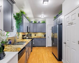 5bdrm 10bd With King Bbq Patio 1 Min Walk Carson St - Pittsburgh - Küche