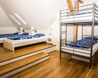 Onefam Míru - Praga - Camera da letto