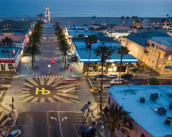 Holiday Inn Express & Suites Hermosa Beach By IHG - Hermosa Beach - Piscina