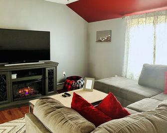 Modern Rustic-Skiing, King Beds, Hiking, Firepit, Grill, Airtub-Hunter Mtn Haven - Haines Falls - Sala de estar
