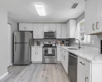 Entire townhome in Largo, MD, close to Washington DC! - Upper Marlboro - Keuken