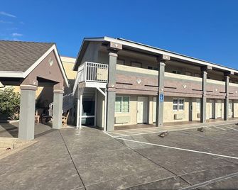 Hometown Inn - Los Banos - Building