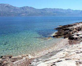 Apartments by the sea Sucuraj, Hvar - 3589 - Sucuraj