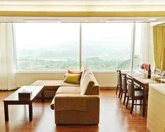 Mungyeong Saejae Resort - Mungyeong - Living room