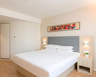 Hanting Hotel Qingdao Zhanqiao Railway Station - Qingdao - Bedroom