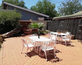 Oakwood Lodge - Bloemfontein - Patio