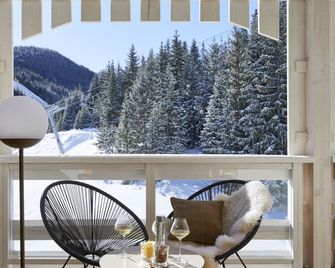 Ecrin Blanc Resort Courchevel - Aquapark - Courchevel - Balcony
