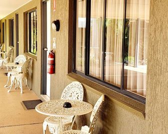Rockhampton Palms Motor Inn - Rockhampton - Patio