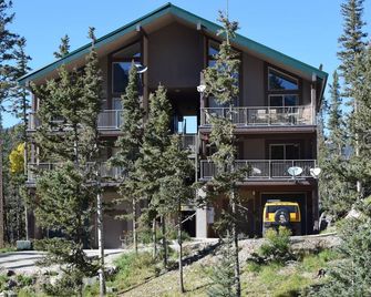 Mountain Views! Elevated Balcony! Walk to the Bavarian, Hiking trails, Lift 4 - Taos Ski Valley - Edificio