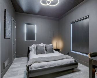 Elegant Black Modern - Lincoln - Bedroom