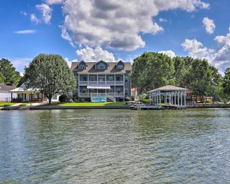 Waterfront Home on Jackson Lake with Dock - Jackson - Building