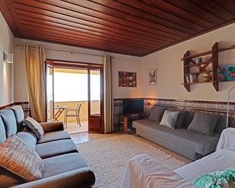 Monte Gordo Beachview 2 by Homing - Monte Gordo - Living room